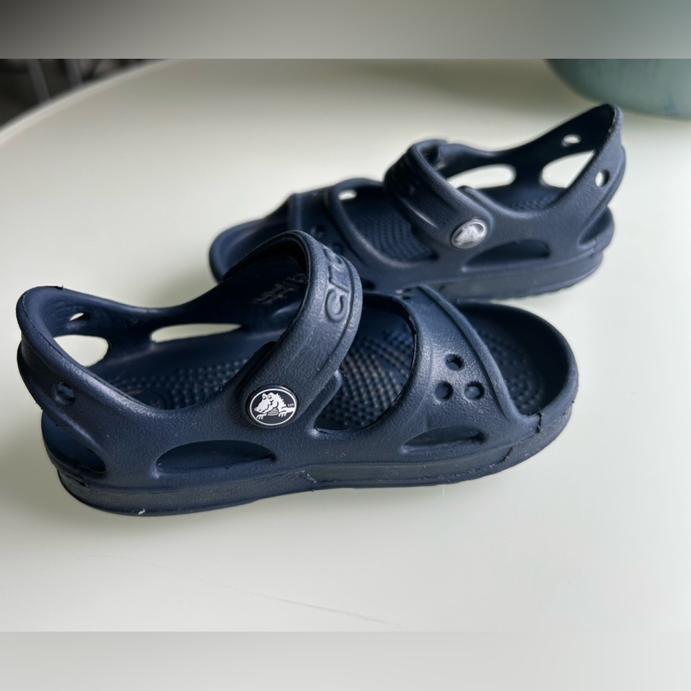 Size 7 crocs